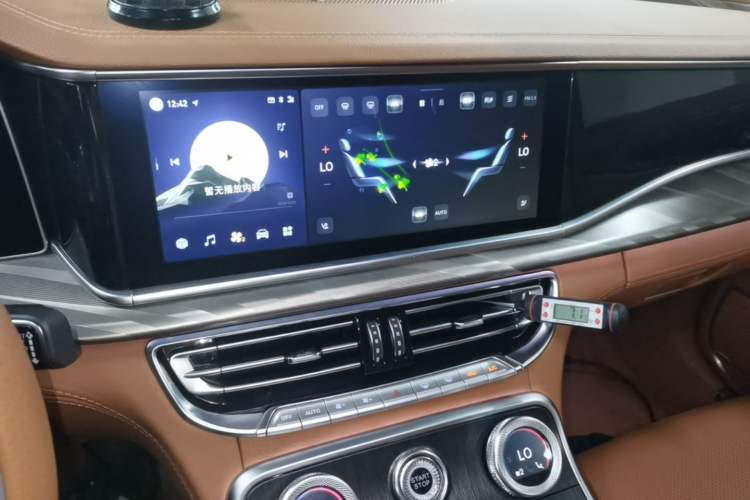 Used Hongqi H9 2022 2.0T Smart Connect Flagship Edition Audio And AC Panel