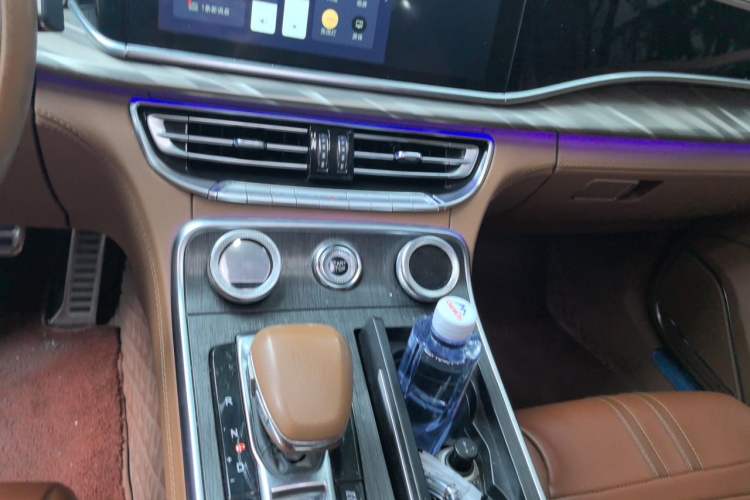 Used Hongqi H9 2022 2.0T Smart Connect Flagship Edition Audio And AC Panel