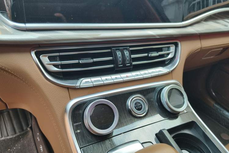 Used Hongqi H9 2022 2.0T Smart Connect Flagship Edition Audio And AC Panel