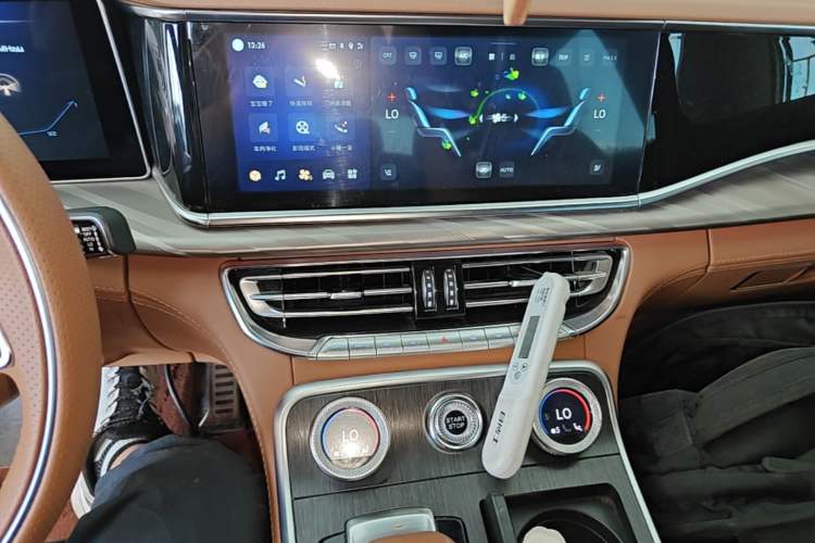 Used Hongqi H9 2022 2.0T Smart Connect Flagship Edition Audio And AC Panel
