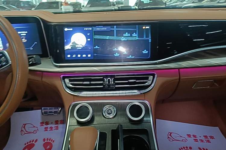 Used Hongqi H9 2022 2.0T Smart Connect Flagship Edition Audio And AC Panel