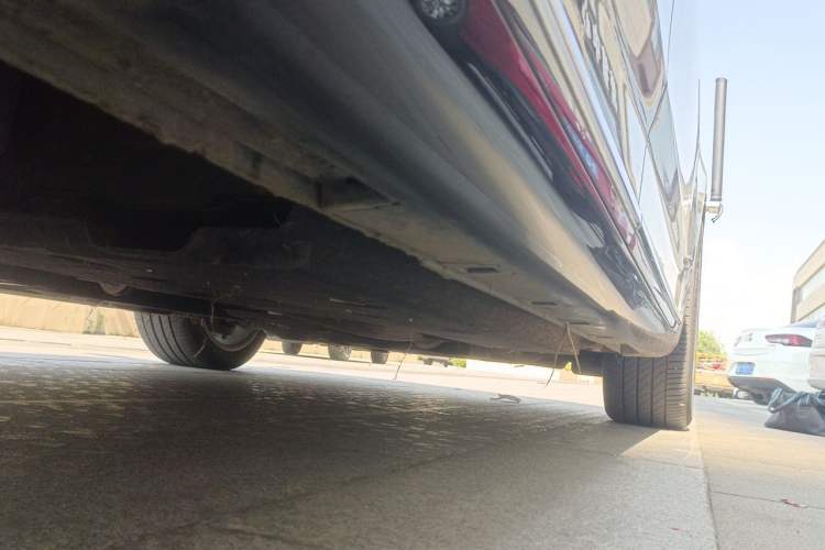 Used Hongqi H9 2022 2.0T Smart Connect Flagship Edition Chassis Rear Right