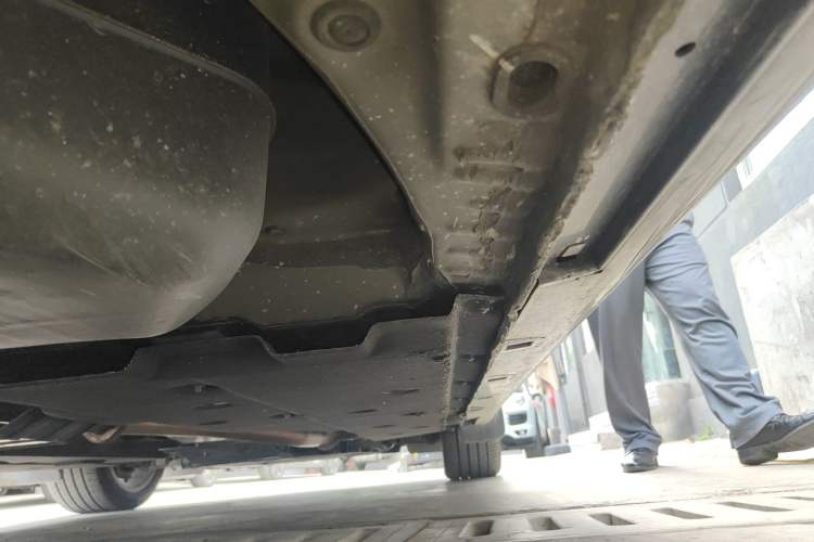 Used Hongqi H9 2022 2.0T Smart Connect Flagship Edition Chassis Rear Right