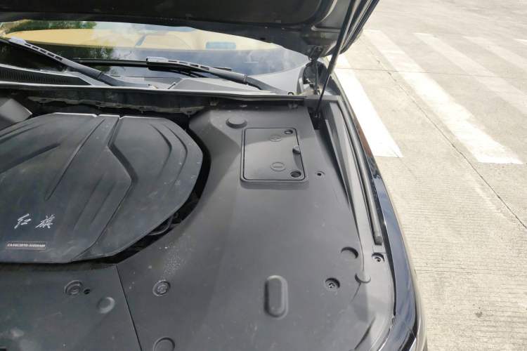 Used Hongqi H9 2022 2.0T Smart Connect Flagship Edition Engine Bay Left
