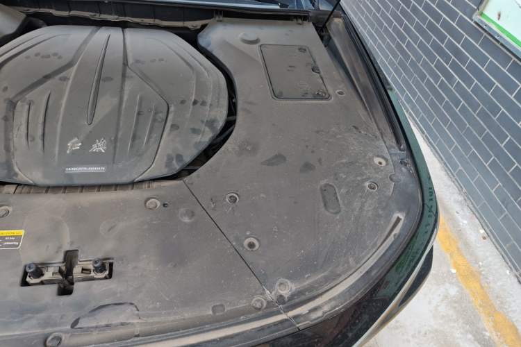 Used Hongqi H9 2022 2.0T Smart Connect Flagship Edition Engine Bay Left