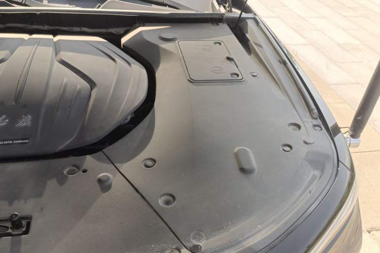 Used Hongqi H9 2022 2.0T Smart Connect Flagship Edition Engine Bay Left