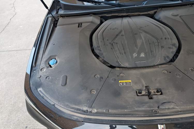 Used Hongqi H9 2022 2.0T Smart Connect Flagship Edition Engine Bay Right