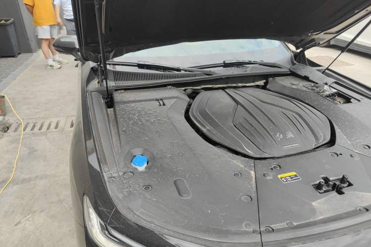 Used Hongqi H9 2022 2.0T Smart Connect Flagship Edition Engine Bay Right