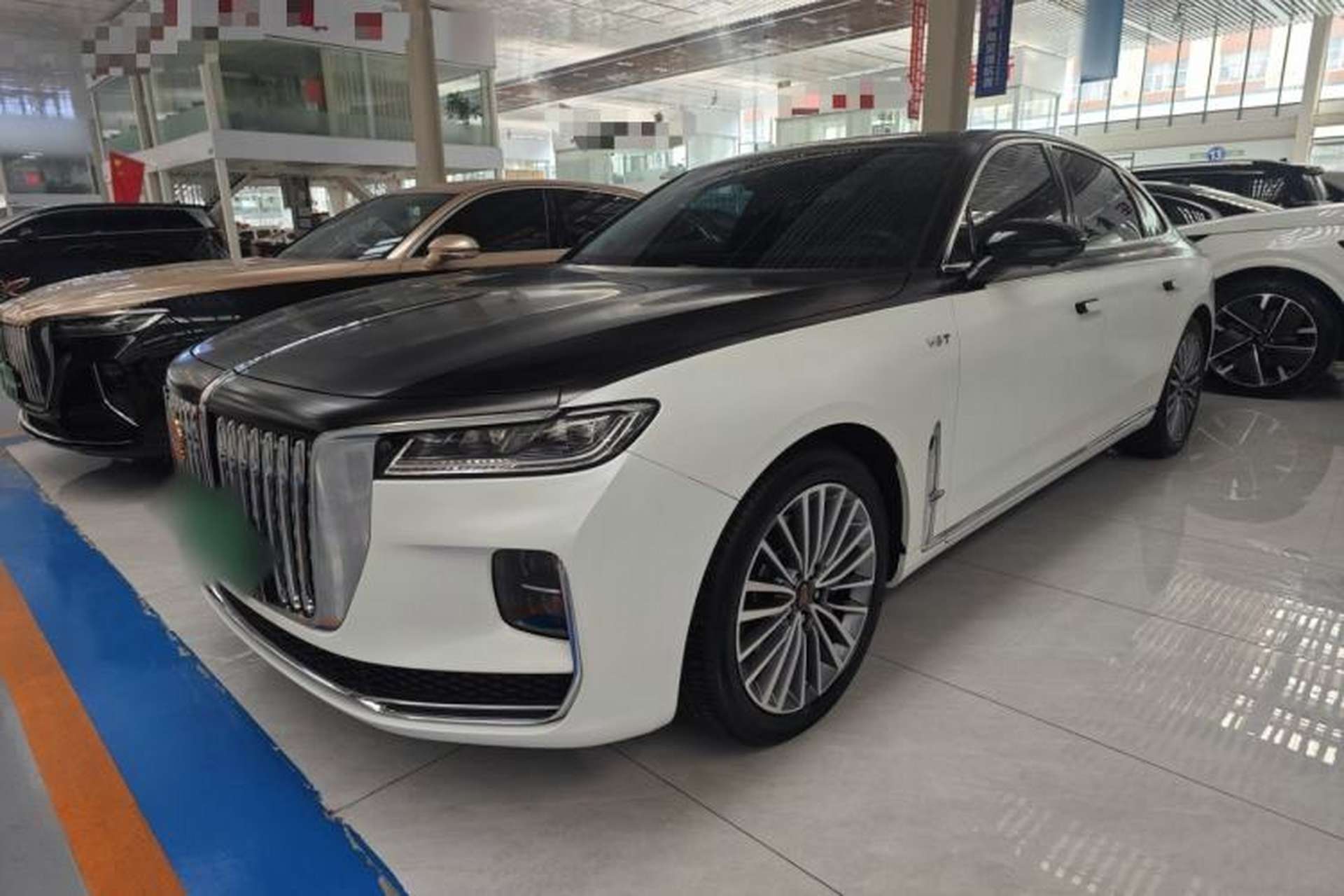 Used Hongqi H9 2022 2.0T Smart Connect Flagship Edition Front Left 45 Deg