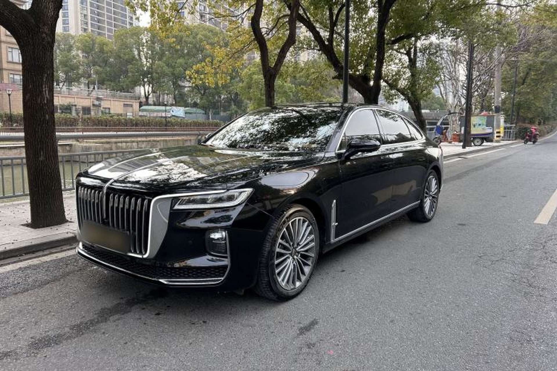 Used Hongqi H9 2022 2.0T Smart Connect Flagship Edition Front Left 45 Deg