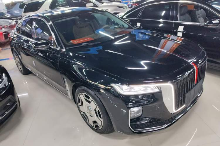 Used Hongqi H9 2022 2.0T Smart Connect Flagship Edition Front Right 45 Deg