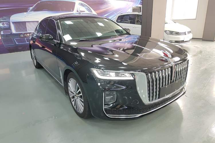 Used Hongqi H9 2022 2.0T Smart Connect Flagship Edition Front Right 45 Deg