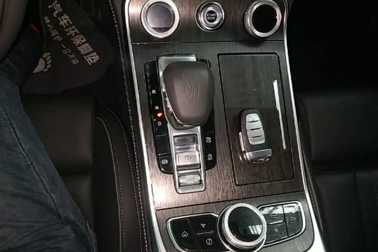 Used Hongqi H9 2022 2.0T Smart Connect Flagship Edition Gear Lever