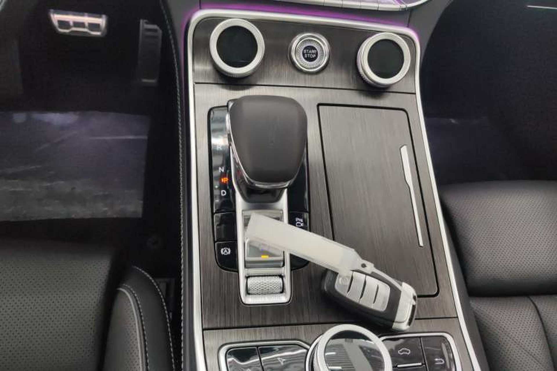 Used Hongqi H9 2022 2.0T Smart Connect Flagship Edition Gear Lever