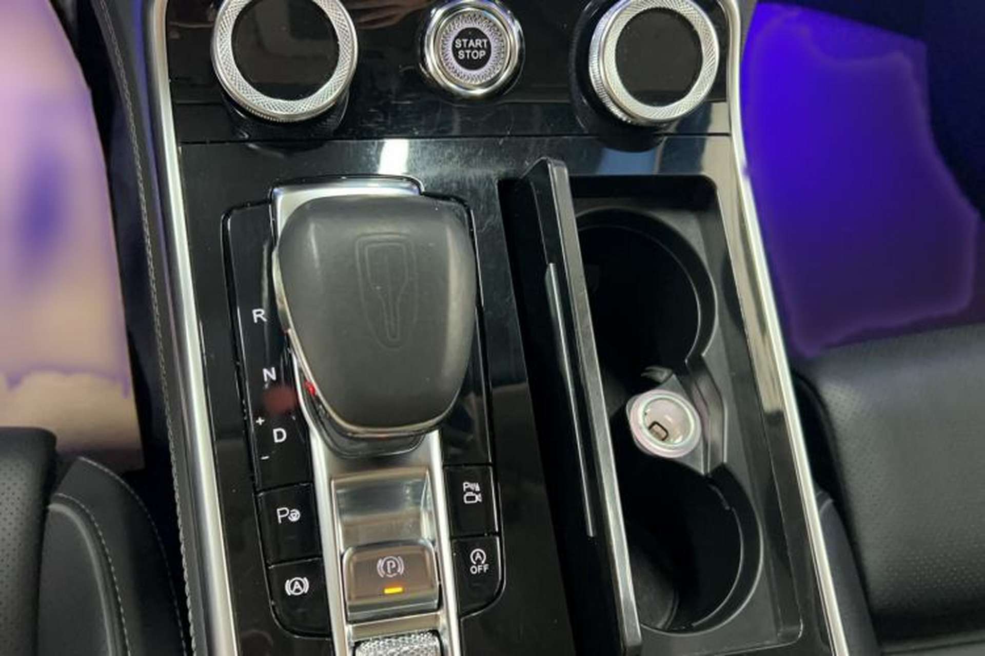 Used Hongqi H9 2022 2.0T Smart Connect Flagship Edition Gear Lever