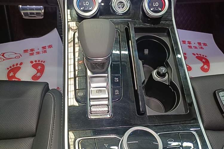 Used Hongqi H9 2022 2.0T Smart Connect Flagship Edition Gear Lever