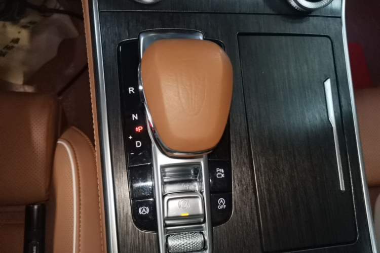 Used Hongqi H9 2022 2.0T Smart Connect Flagship Edition Gear Lever