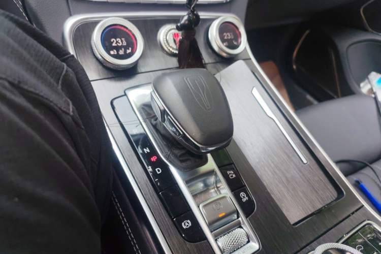Used Hongqi H9 2022 2.0T Smart Connect Flagship Edition Gear Lever