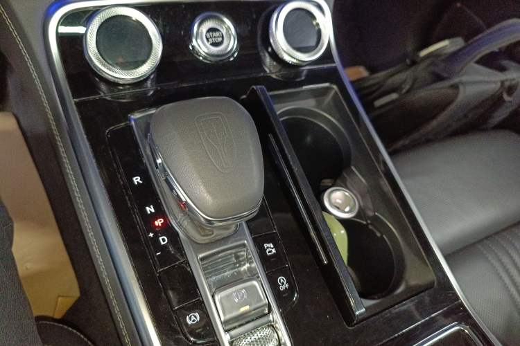 Used Hongqi H9 2022 2.0T Smart Connect Flagship Edition Gear Lever