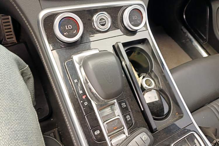 Used Hongqi H9 2022 2.0T Smart Connect Flagship Edition Gear Lever