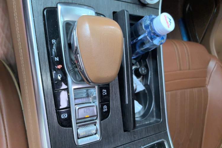 Used Hongqi H9 2022 2.0T Smart Connect Flagship Edition Gear Lever