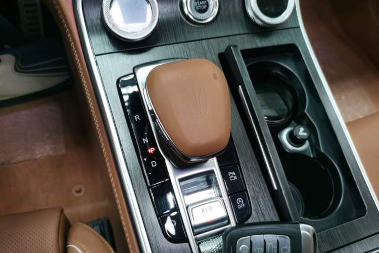 Used Hongqi H9 2022 2.0T Smart Connect Flagship Edition Gear Lever