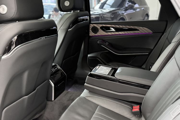 Used Hongqi H9 2022 2.0T Smart Connect Flagship Edition Interior 4