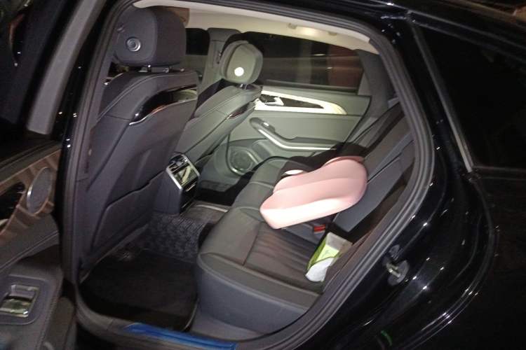 Used Hongqi H9 2022 2.0T Smart Connect Flagship Edition Interior 4