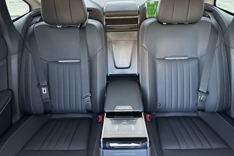 Used Hongqi H9 2022 2.0T Smart Connect Flagship Edition Interior 8