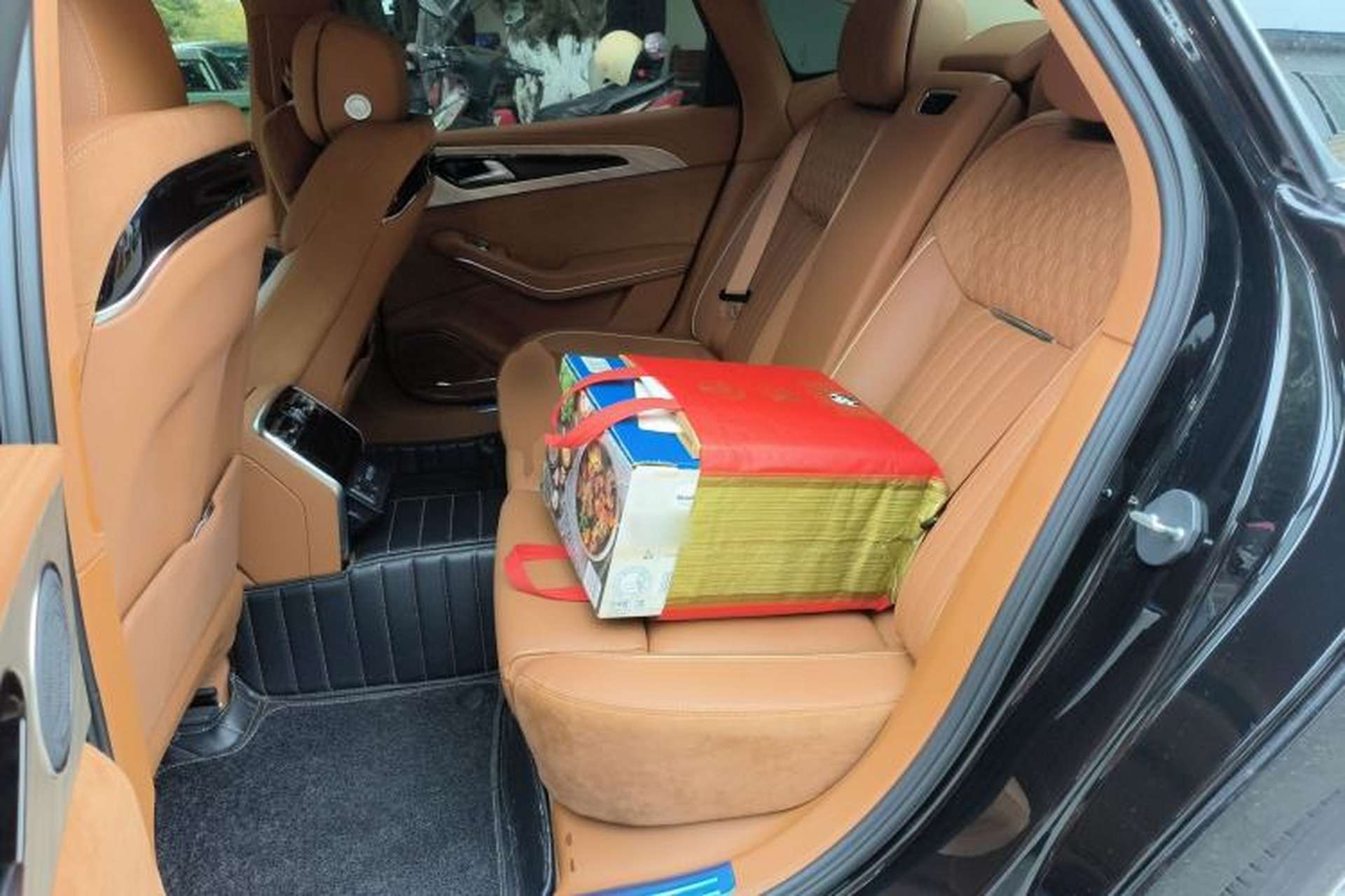 Used Hongqi H9 2022 2.0T Smart Connect Flagship Edition Left Rear Seat