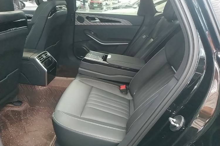 Used Hongqi H9 2022 2.0T Smart Connect Flagship Edition Left Rear Seat