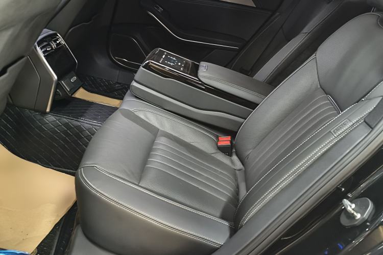Used Hongqi H9 2022 2.0T Smart Connect Flagship Edition Left Rear Seat
