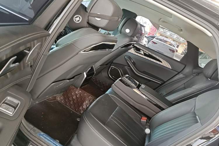 Used Hongqi H9 2022 2.0T Smart Connect Flagship Edition Left Rear Seat