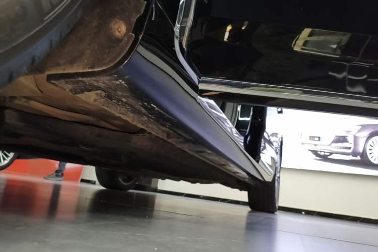 Used Hongqi H9 2022 2.0T Smart Connect Flagship Edition Left Side Sill