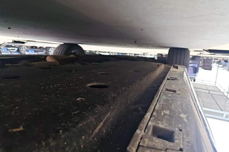 Used Hongqi H9 2022 2.0T Smart Connect Flagship Edition Left Side Sill
