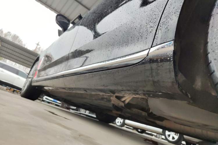 Used Hongqi H9 2022 2.0T Smart Connect Flagship Edition Left Side Sill