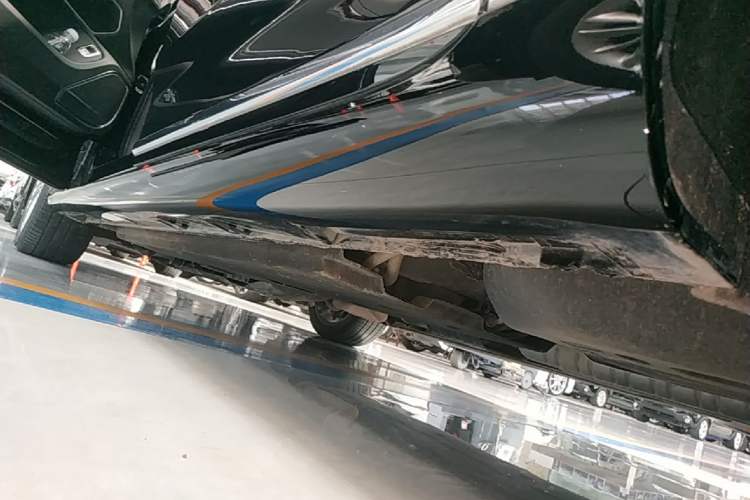 Used Hongqi H9 2022 2.0T Smart Connect Flagship Edition Left Side Sill