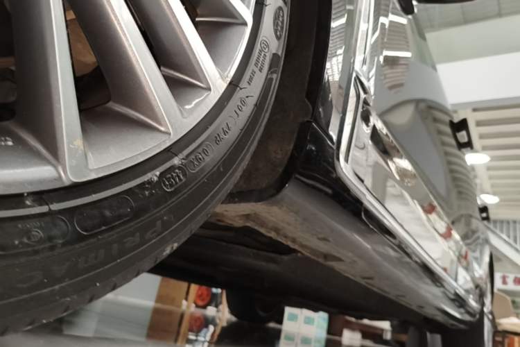 Used Hongqi H9 2022 2.0T Smart Connect Flagship Edition Left Side Sill
