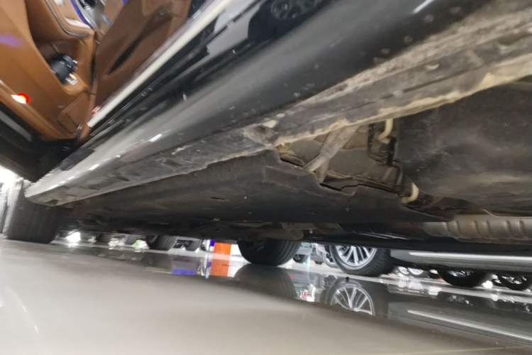 Used Hongqi H9 2022 2.0T Smart Connect Flagship Edition Left Side Sill