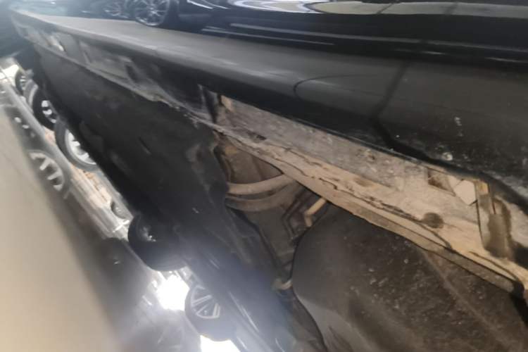 Used Hongqi H9 2022 3.0T Smart Connect Flagship Four-Seater Version Left Side Sill