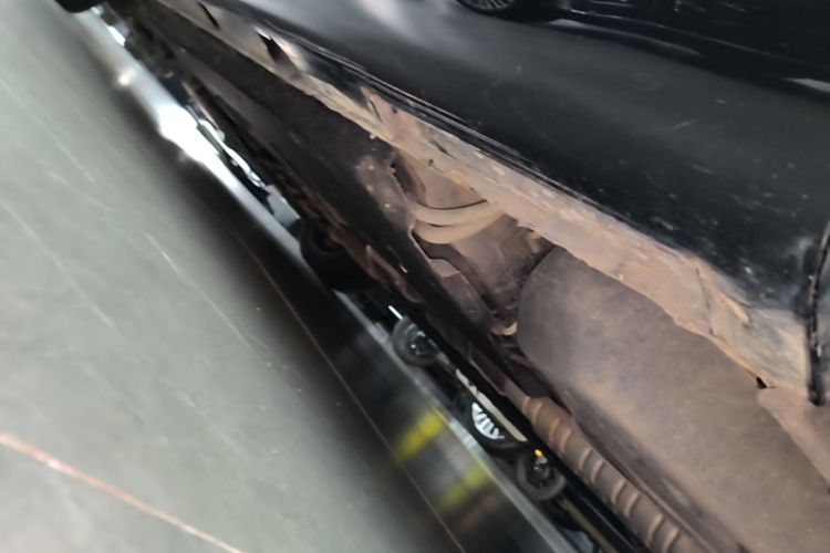 Used Hongqi H9 2022 2.0T Smart Connect Flagship Edition Left Side Sill