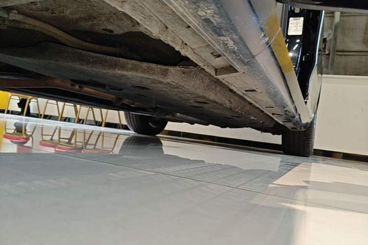 Used Hongqi H9 2022 2.0T Smart Connect Flagship Edition Left Side Sill