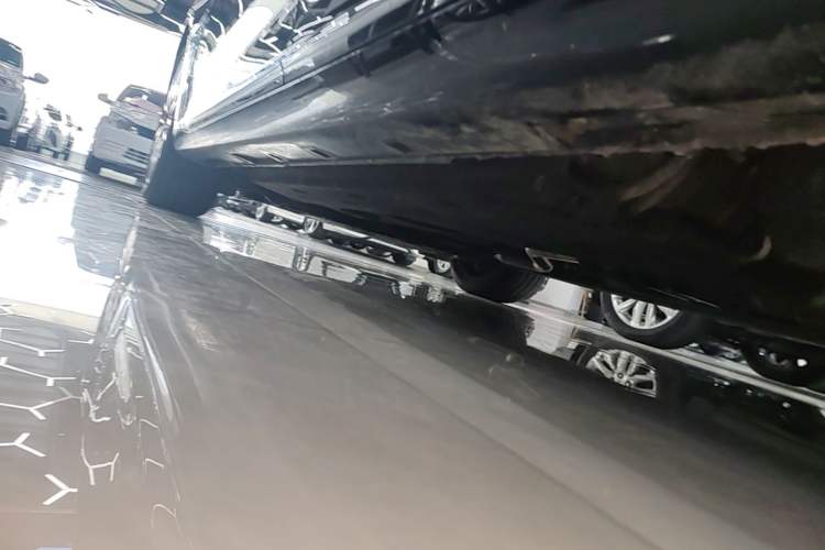 Used Hongqi H9 2022 2.0T Smart Connect Flagship Edition Left Side Sill