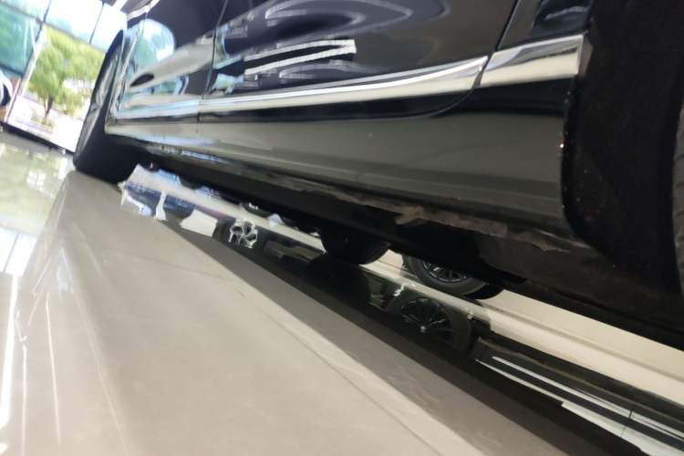 Used Hongqi H9 2022 2.0T Smart Connect Flagship Edition Left Side Sill