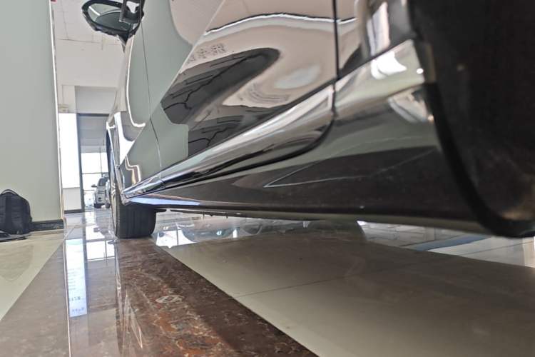 Used Hongqi H9 2022 2.0T Smart Connect Flagship Edition Left Side Sill
