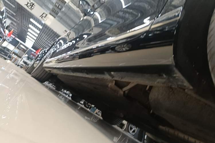 Used Hongqi H9 2022 2.0T Smart Connect Flagship Edition Left Side Sill