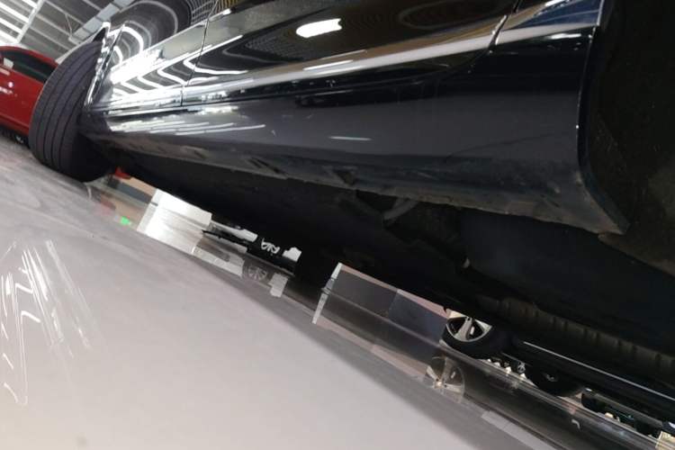 Used Hongqi H9 2022 2.0T Smart Connect Flagship Edition Left Side Sill