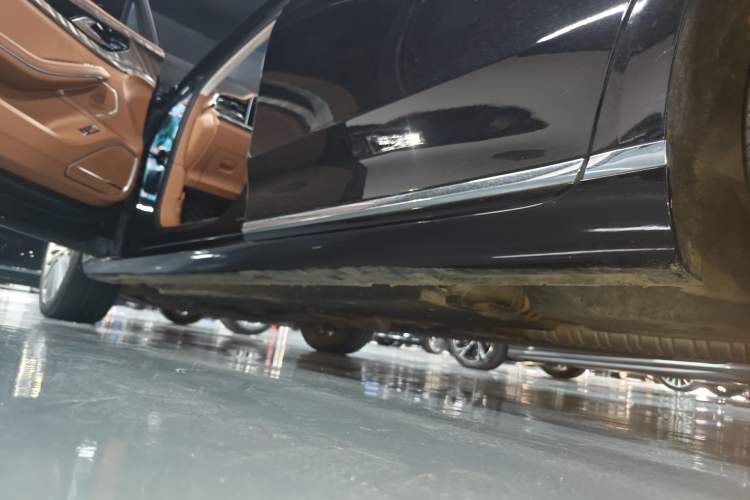 Used Hongqi H9 2022 2.0T Smart Connect Flagship Edition Left Side Sill