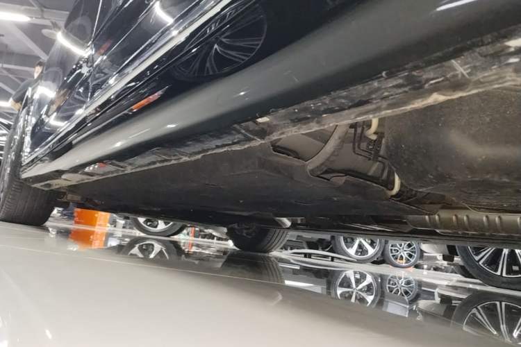Used Hongqi H9 2022 2.0T Smart Connect Flagship Edition Left Side Sill