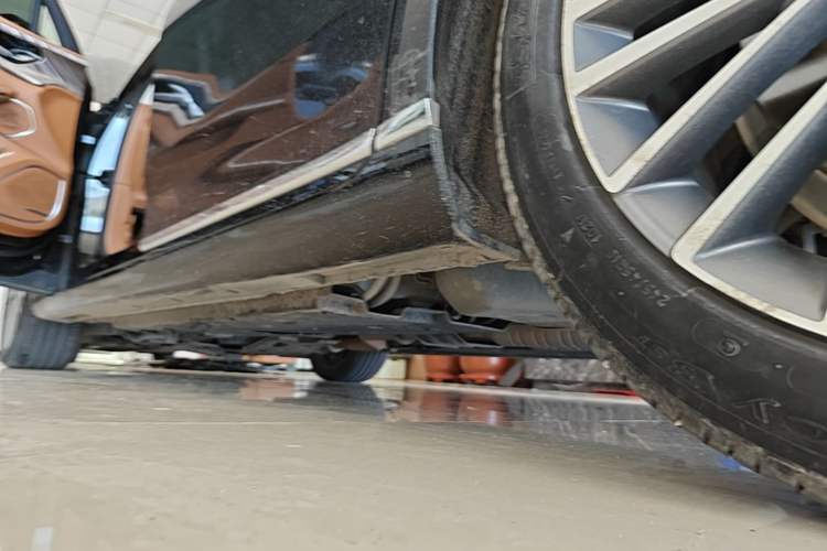 Used Hongqi H9 2022 2.0T Smart Connect Flagship Edition Left Side Sill